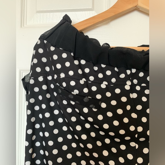 Black tapered-leg high-rise pull-on pants with white dots and side pockets - Picture 6 of 6